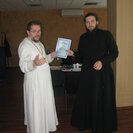 Оренбург. Июль 2008. Вручение сертификатов участия в семинаре для священнослужителей по христианской психологии.